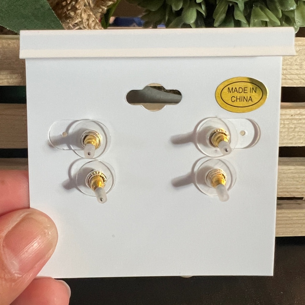 Laundry by Shelli Segal 2pcs Earrings - Picture 4 of 5